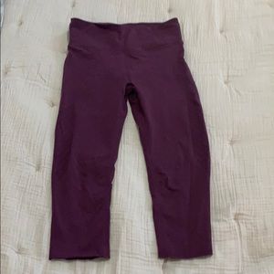 Like new cropped leggings with laser cutout